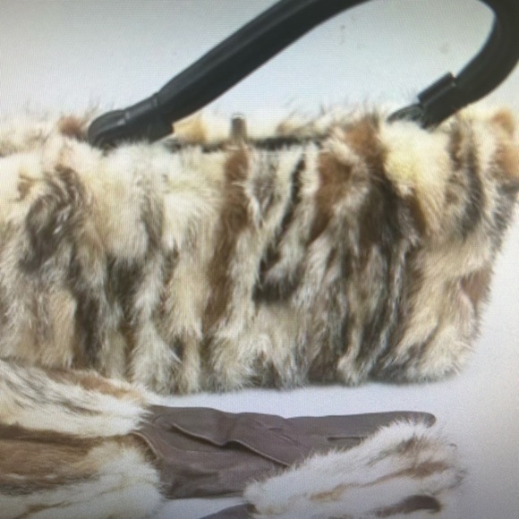 Gorgeous Mink fur purse with matching Mink  and leather gloves - Picture 1 of 12
